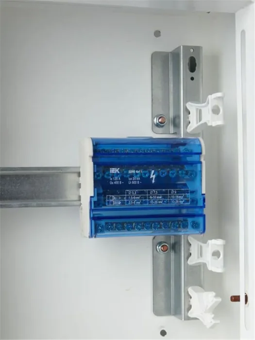 Шина на DIN-рейку в корпусе (кросс-модуль) ШНК 4х11 3L+PEN IEK YND10-4-11-125