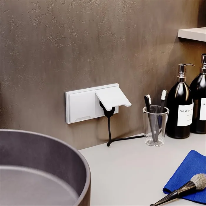 Розетка 1-м СП S70 16А с заземл. защ. шторки + крышка механизм бел. глянцевый Voltum VLS040301