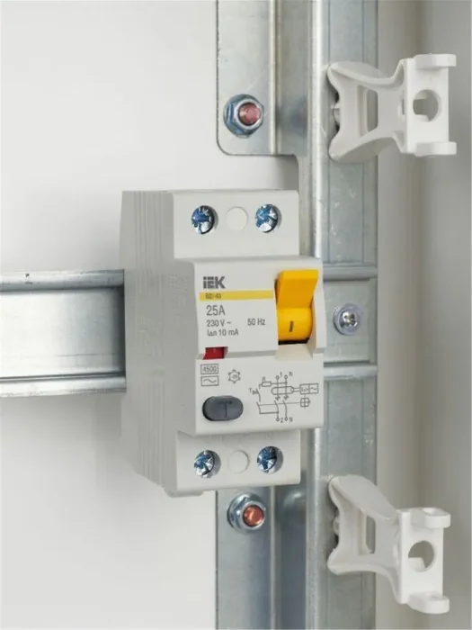 Выключатель дифференциального тока (УЗО) 2п 25А 10мА тип AC ВД1-63 KARAT IEK MDV10-2-025-010