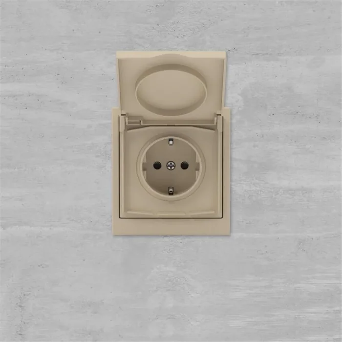 Розетка силовая KANT IP44 2P+E защ. шторки с крышкой ванильн. марципан DKC 7015013