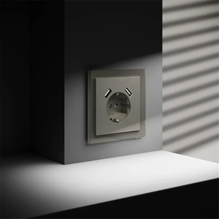 Розетка 1-м СП S70 16А с USB A+A с заземл. защ. шторки механизм шелк Voltum VLS040404