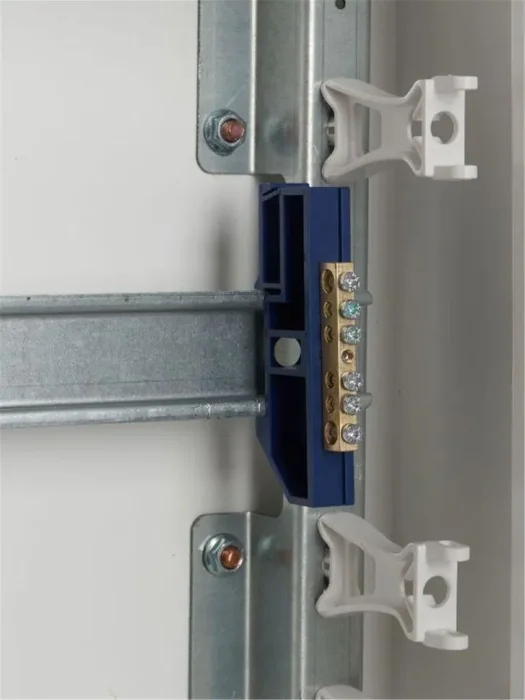 Шина нулевая ШНИ-6х9-6-Д-С на DIN-изол. ШНИ IEK YNN10-69-6D-K07