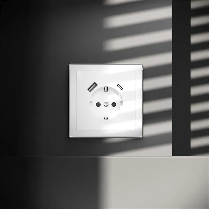 Розетка 1-м СП S70 16А с USB тип A+С механизм с заземл. защ. шторки бел. глянцевый Voltum VLS040501