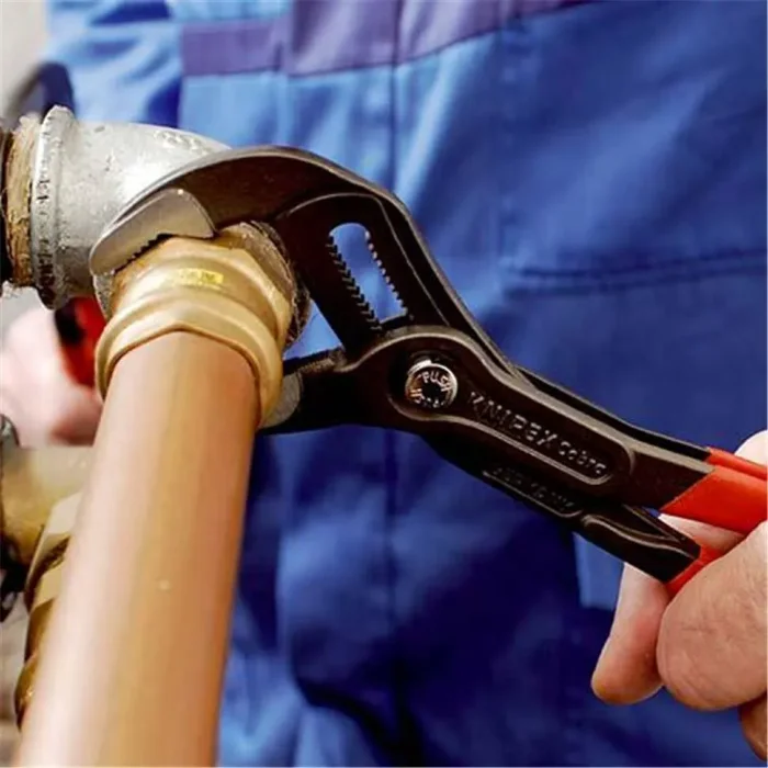 Клещи переставные с фиксатором 42мм (1 1/2дюйм) под ключ 36мм L-180мм Cr-V обливные рукоятки сер. Knipex KN-8701180