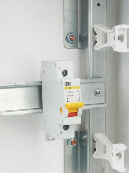 Выключатель нагрузки (мини-рубильник) 1п 100А ВН-32 KARAT IEK MNV10-1-100