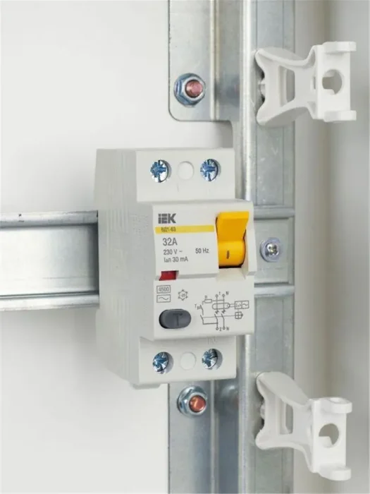 Выключатель дифференциального тока (УЗО) 2п 32А 30мА тип AC ВД1-63 KARAT IEK MDV10-2-032-030