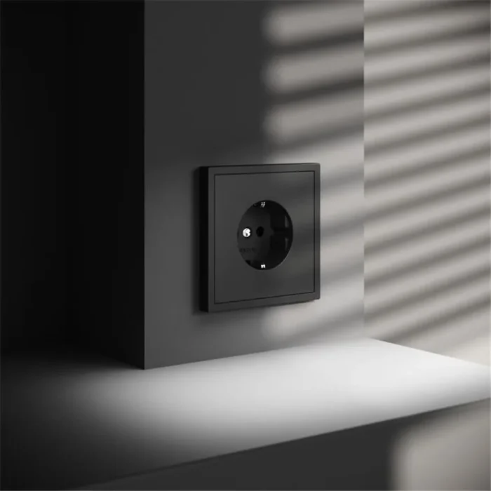 Розетка 1-м СП S70 16А с заземл. механизм черн. матов. Voltum VLS040108