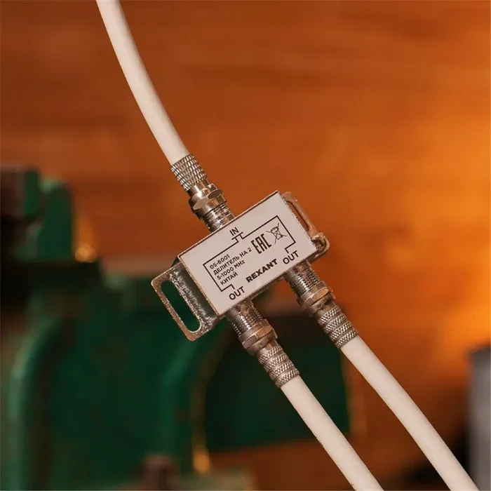 Делитель ТВ "краб" х2 под F разъем 5-1000 МГц Rexant 05-6001