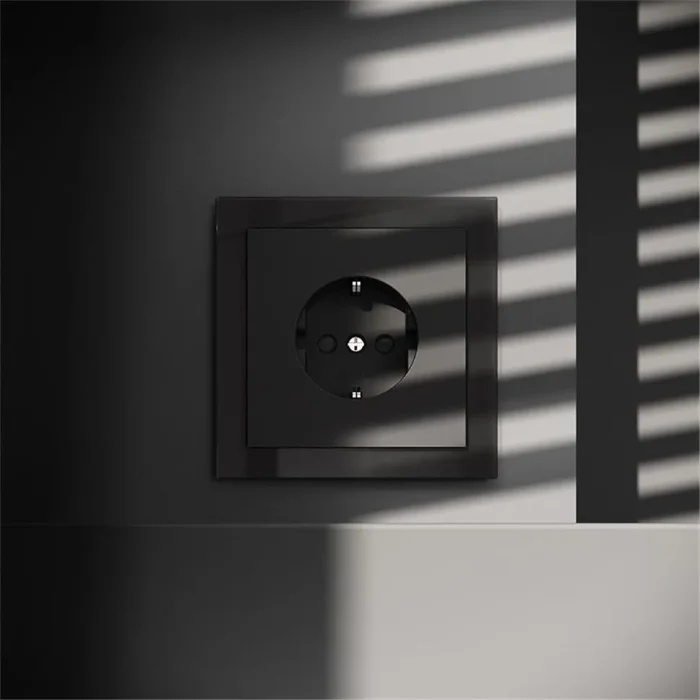 Розетка 1-м СП S70 16А с заземл. защ. шторки механизм черн. матов. Voltum VLS040208