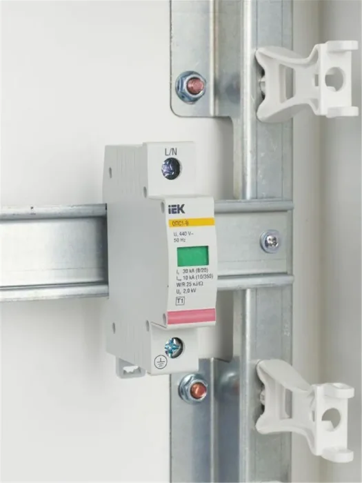 Ограничитель перенапряжения ОПС1-B 1P KARAT IEK MOP20-1-B