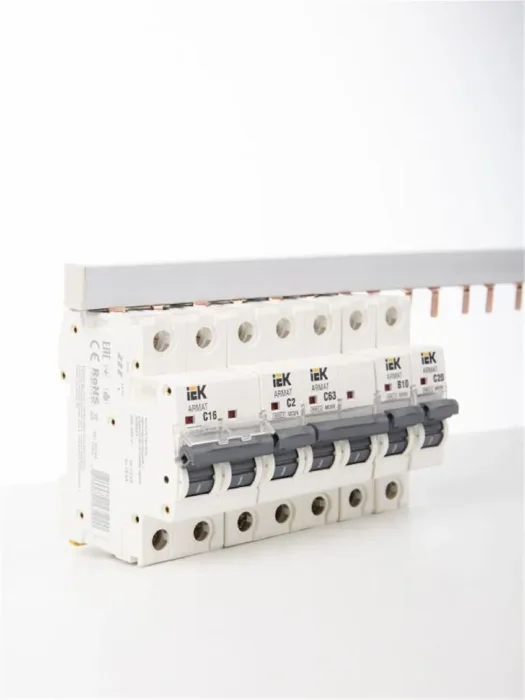 Шина соединительная PIN 2п 63А (дл.1м) IEK YNS21-2-063