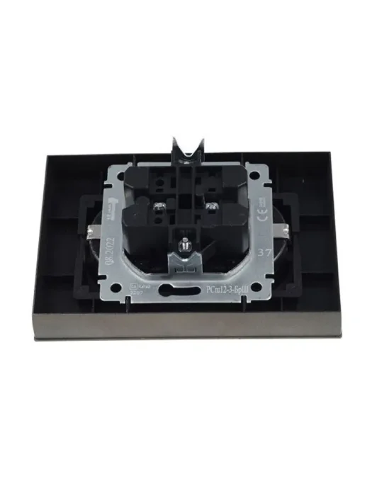 Розетка 2-м СП BRITE РСш12-3-БрШ 16А в сборе с заземл. защ. шторки шампань IEK BR-R24-16-K37-F