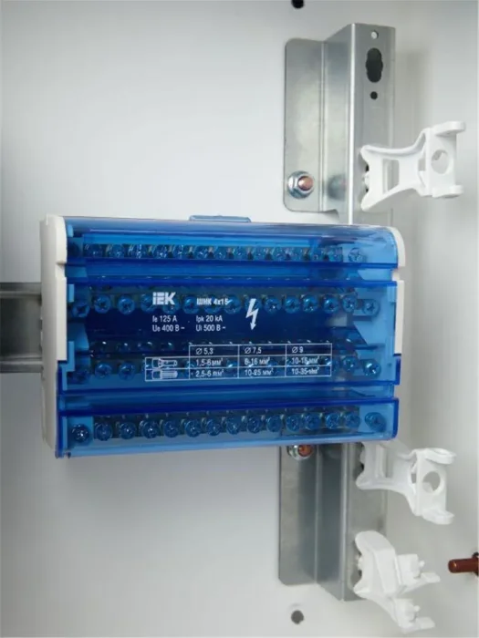 Шина на DIN-рейку в корпусе (кросс-модуль) ШНК 4х15 3L+PEN IEK YND10-4-15-125