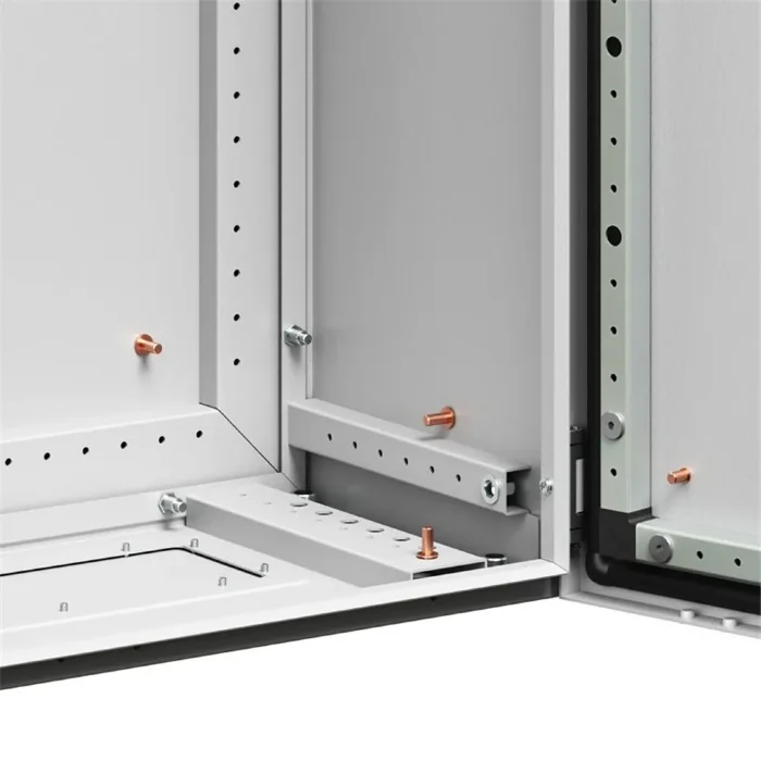 Корпус напольный RAM fit 2000х600х400мм с боков. вырезами DKC R6NFW206040F