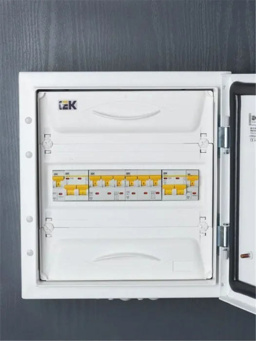 Выключатель автоматический модульный 3п C 50А 6кА ВА47-60M KARAT IEK MVA31-3-050-C