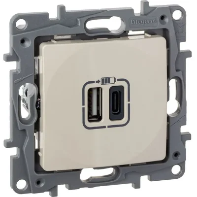 Устройство зарядное Etika с 2-мя USB разъемами A и C 240В/5В 3000мА сл. кость IEK 672336