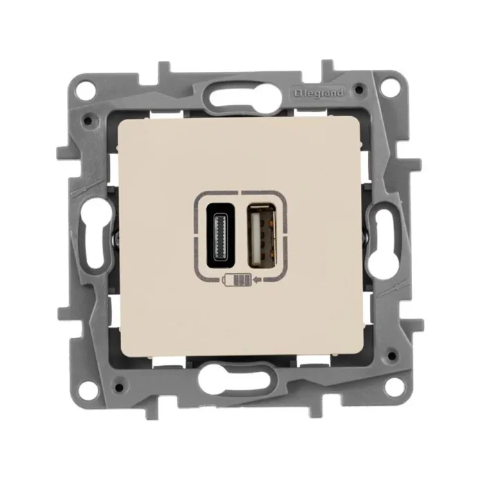 Устройство зарядное Etika с 2-мя USB разъемами A и C 240В/5В 3000мА сл. кость IEK 672336