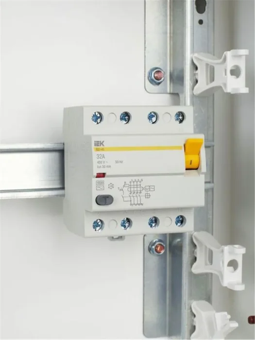 Выключатель дифференциального тока (УЗО) 4п 32А 30мА тип AC ВД1-63 KARAT IEK MDV10-4-032-030