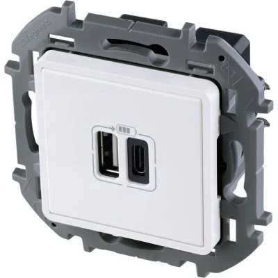 Устройство зарядное Inspiria с 2-мя USB разьемами A и C 240В/5В 3000мА бел. IEK 673760