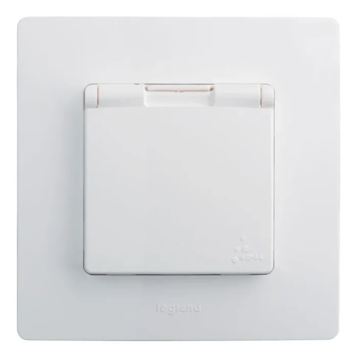 Розетка 1-м СП Etika 16А IP44 250В 2P+E с заземл. защ. шторки с крышкой немецк. стандарт безвинтов. клеммы механизм бел. Leg 672232