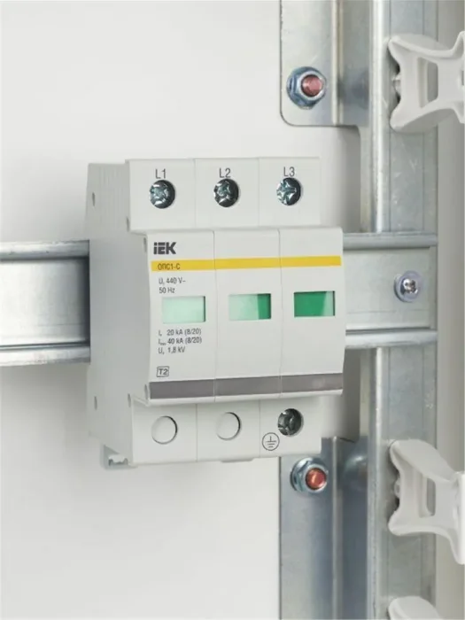 Ограничитель перенапряжения ОПС1-C 3P KARAT IEK MOP20-3-C