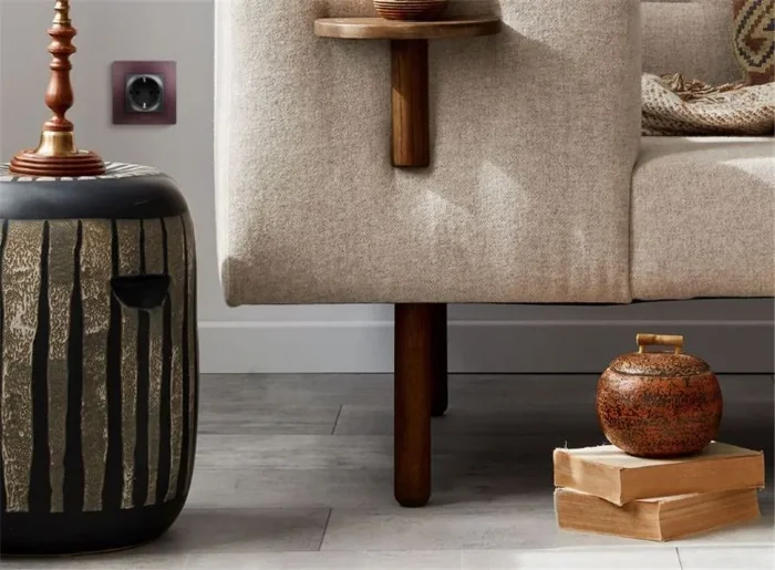 Розетка 1-м СП Etika 16А IP31 250В 2P+E с заземл. защ. шторки немецк. стандарт винтов. клеммы механизм антрацит IEK 672622