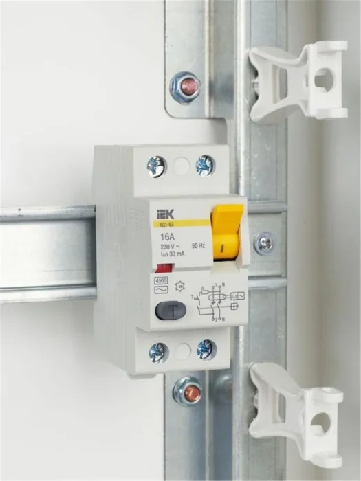 Выключатель дифференциального тока (УЗО) 2п 16А 30мА тип AC ВД1-63 KARAT IEK MDV10-2-016-030
