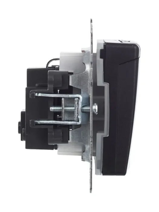 Розетка BRITE РСбш10-3-44-БрЧ 16А IP44 с заземл. защ. шторки с крышкой механизм черн. IEK BR-R16-16-44-K02