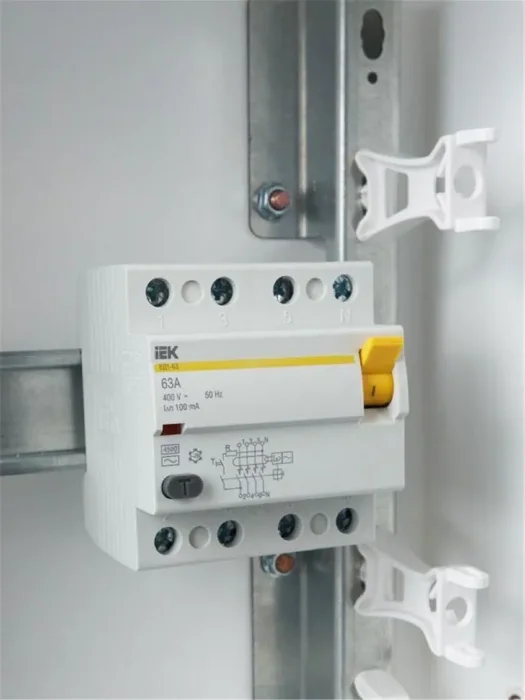 Выключатель дифференциального тока (УЗО) 4п 63А 100мА тип AC ВД1-63 KARAT IEK MDV10-4-063-100