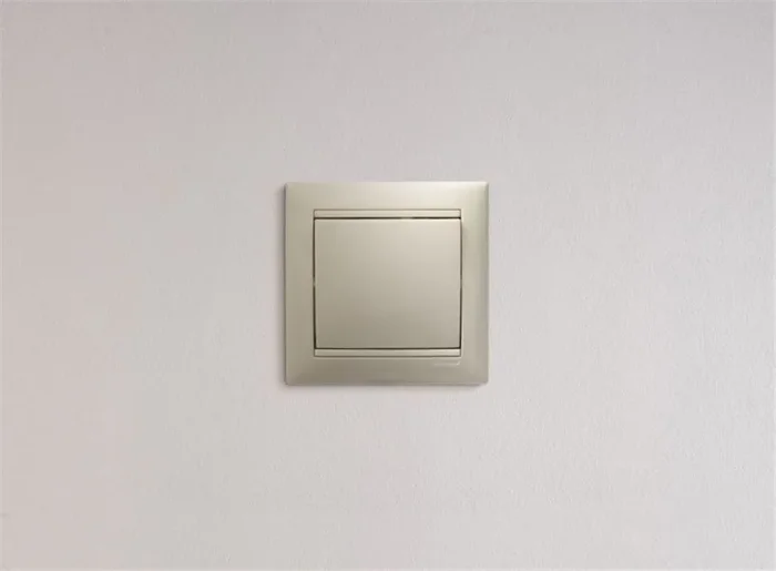 Переключатель перекрестный 1-кл. СП Valena 10А IP31 механизм сл. кость (DIY-упак.) IEK 695608