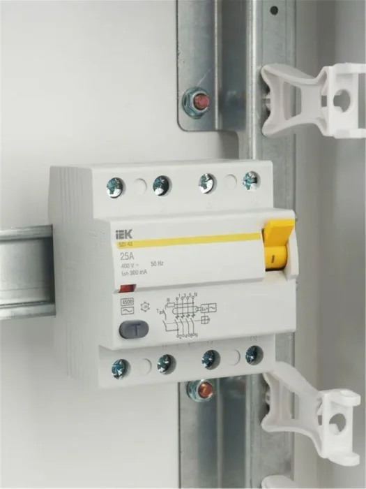 Выключатель дифференциального тока (УЗО) 4п 25А 300мА тип AC ВД1-63 KARAT IEK MDV10-4-025-300