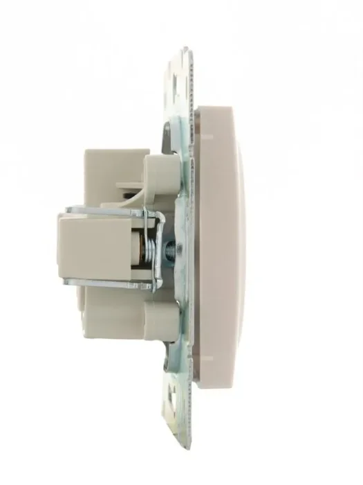 Розетка 1-м СП Karina 16А IP20 без заземл. термопласт механизм жемчуж./бел. перламутр. LEZARD 707-3088-121B