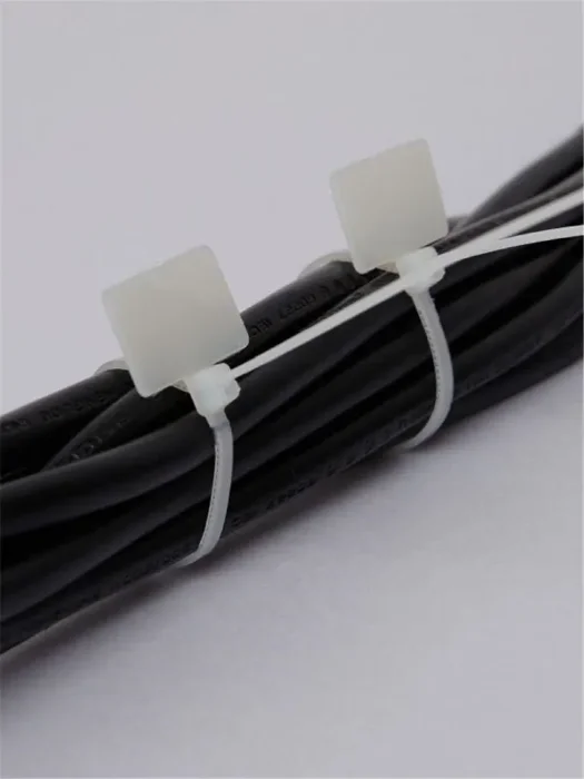 Хомут кабельный ХП1 3х200 бел. с таб. 25х15 (уп.100шт) IEK UHH61-3-200-100