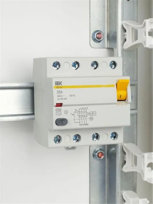 Выключатель дифференциального тока (УЗО) 4п 25А 30мА тип AC ВД1-63 KARAT IEK MDV10-4-025-030