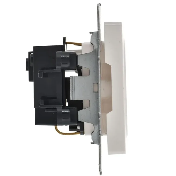 Розетка Btrite РС14-1-0-БрБ 16А с заземл. бел. IEK BR-R14-16-K01-PRO