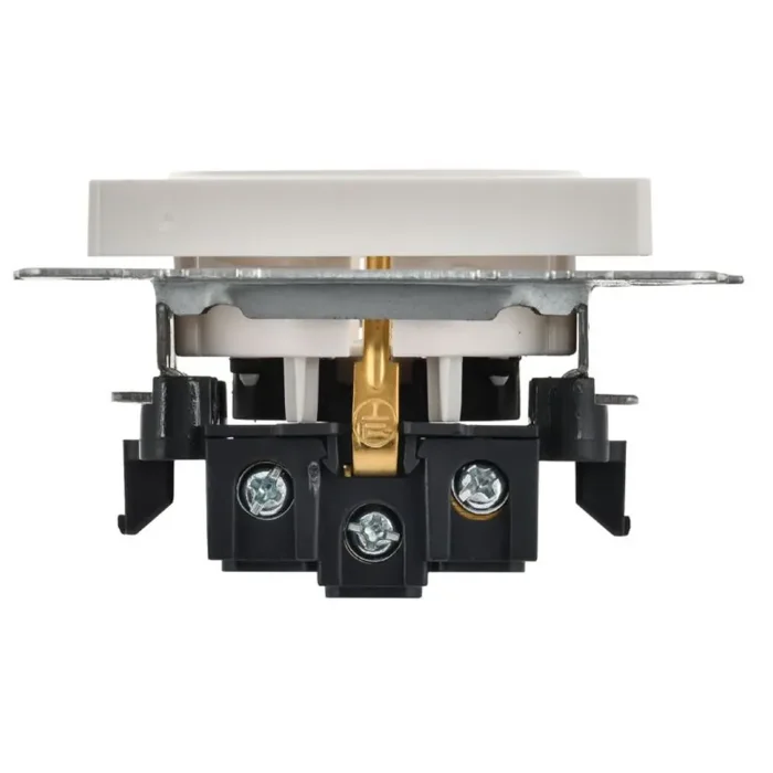 Розетка Btrite РС14-1-0-БрБ 16А с заземл. бел. IEK BR-R14-16-K01-PRO