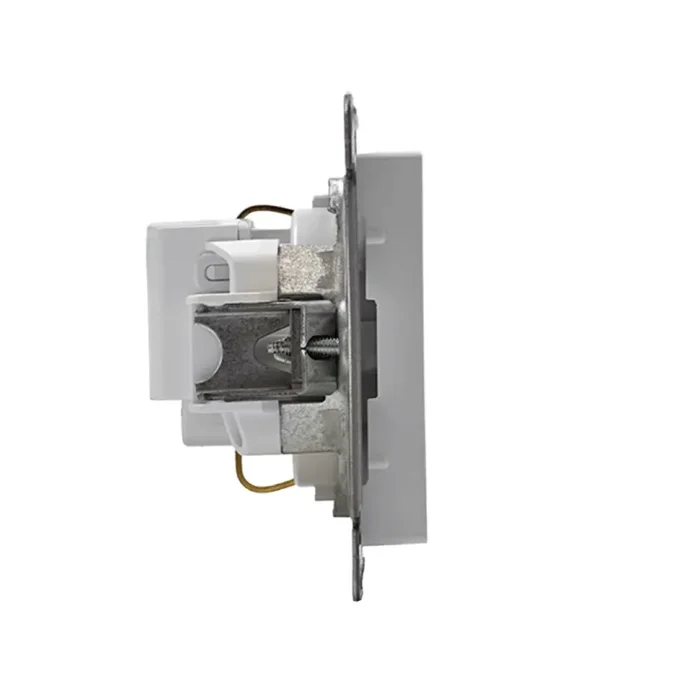 Розетка 1-м СП AtlasDesign 16А IP20 с заземл. механизм бел. SE ATN000143