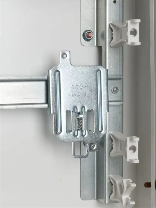 Скоба RCs2 на DIN-рейку для ВА 88-33 KARAT IEK SVA20D-S35-3