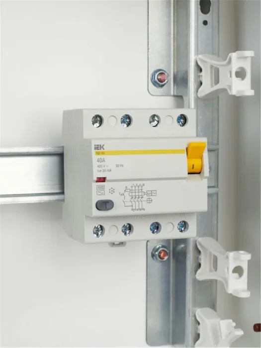 Выключатель дифференциального тока (УЗО) 4п 40А 30мА тип AC ВД1-63 KARAT IEK MDV10-4-040-030