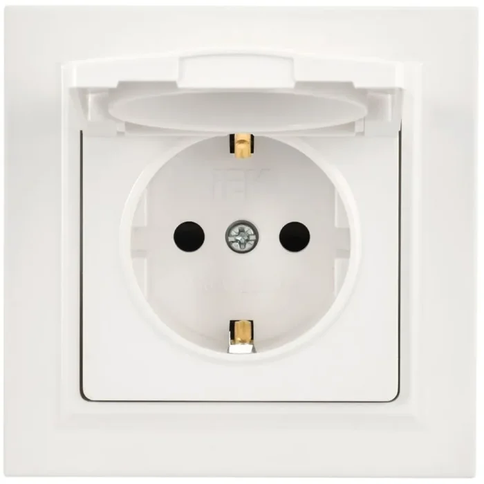 Розетка с крышкой Brite 16А IP44 РСбш10-3-44-БрБ механизм бел. в сб. IEK BR-R16-16-44-K01-F-PRO
