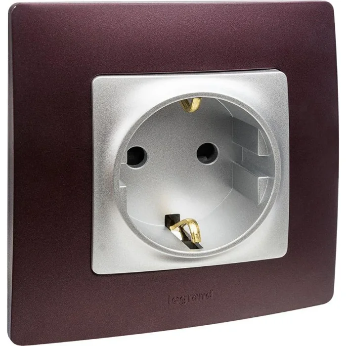 Розетка 1-м СП Etika 16А IP31 250В 2P+E с заземл. защ. шторки немецк. стандарт винтов. клеммы механизм алюм. IEK 672422