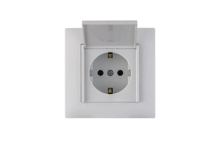 Розетка 1-м с крышкой Karea RIZZ с заземл. бел. Makel 88001029