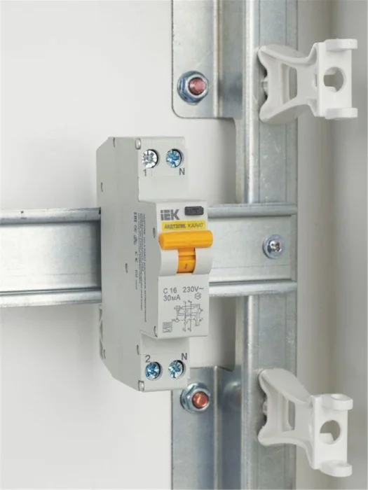Выключатель автоматический дифференциального тока C 16А 30мА тип A АВДТ32ML KARAT IEK MVD12-1-016-C-030-A